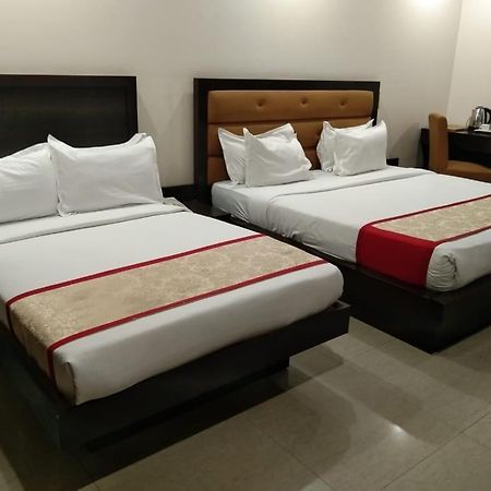 Zenith Hotel - Delhi Airport Нью-Дели Экстерьер фото