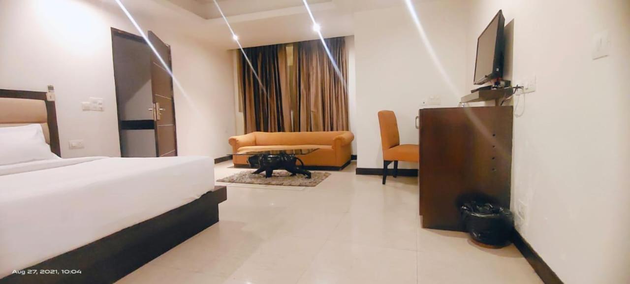 Zenith Hotel - Delhi Airport Нью-Дели Экстерьер фото